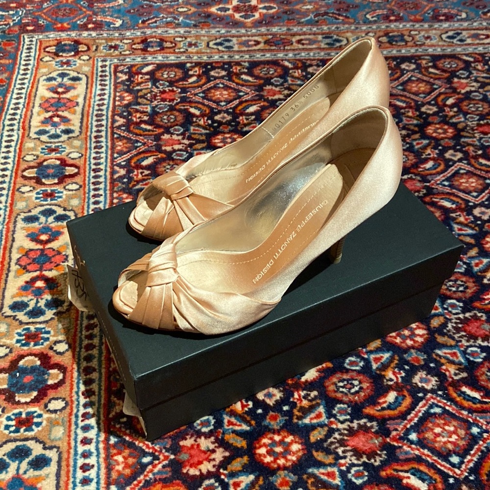 Giuseppe Zanotti Satin Peep Toe Pump Size 36.5